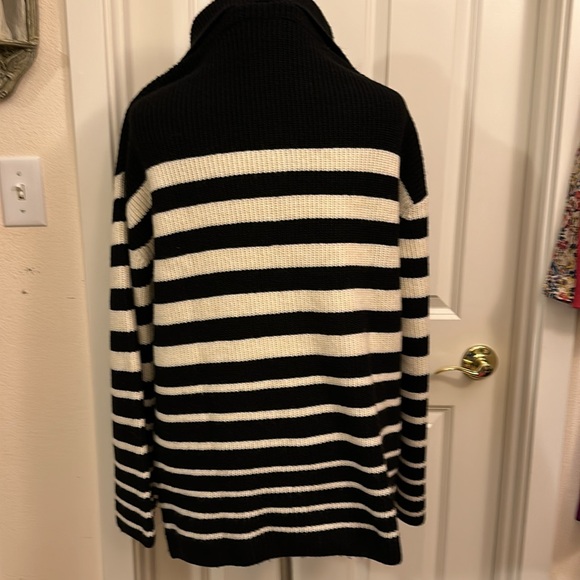 H&M Black/White Zippered Neck Tunic Sweater w/Side Slits…Excellent Condition - Picture 8 of 8